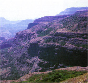 Photographie des trapps du Deccan, empilement de coules volcaniques (copyright: Universit d'Hawa)