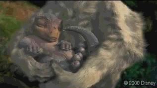 Parchuté dans une forêt, Aladar est vite adopté